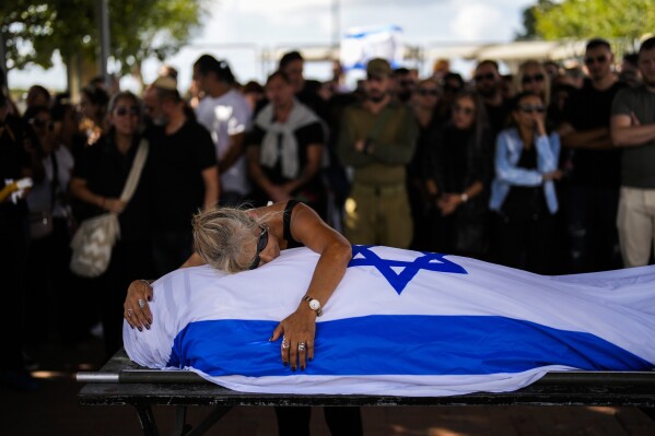 Israeli Woman mourns loss of loved one in war