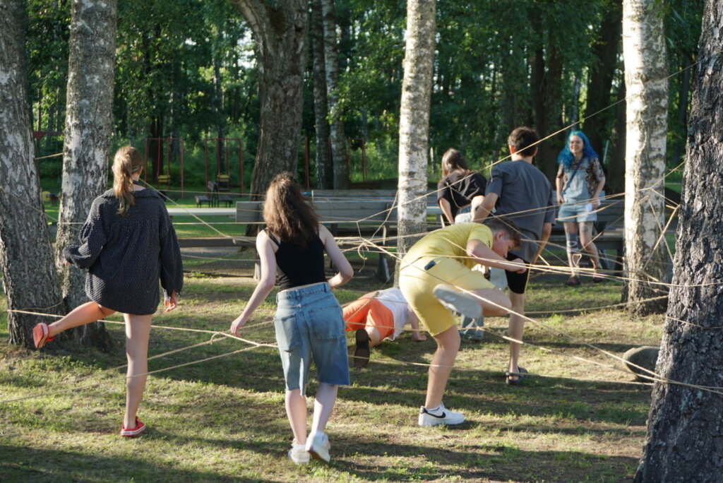 18-jewish-youth-weave-their-way-through-a-web-of-strings-at-the-latvia-camp-credit-jafi