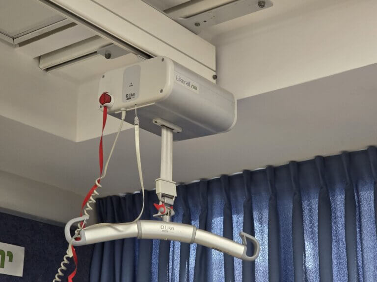 ICEJ-donated lift system