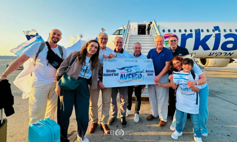 ICEJ and JAFI leadership on Ben Gurion’s tarmac to greet the new immigrants