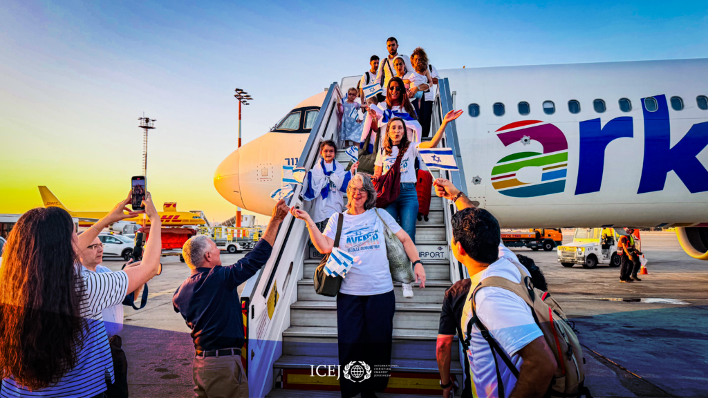 French Jewish Immigrants coming off plane in Israel