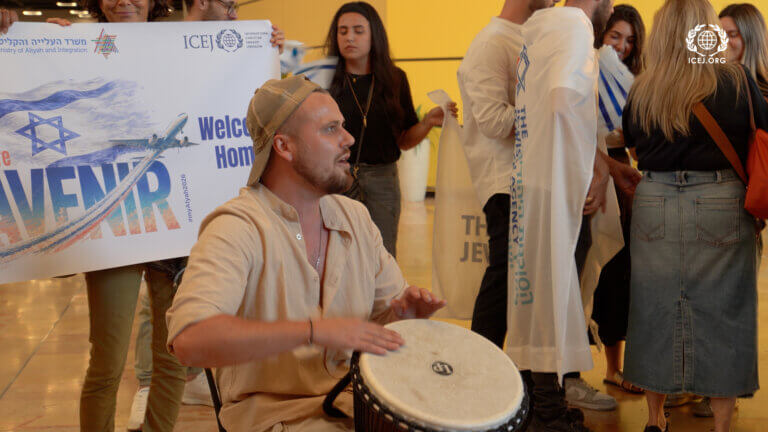 Picture 1 - Music, singing and dancing offered a celebratory welcome to the new Olim